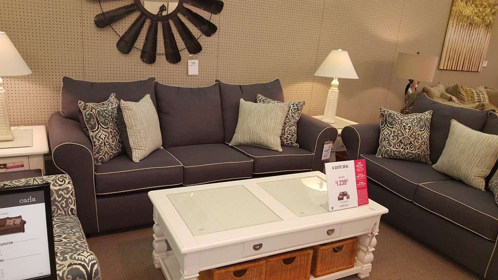 Value City Furniture | 4380 E New York St, Aurora, IL 60504, USA | Phone: (630) 236-6600