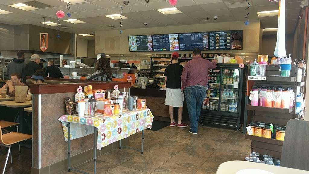 Dunkin Donuts | 10970 Broadway, Crown Point, IN 46307 | Phone: (219) 663-1050