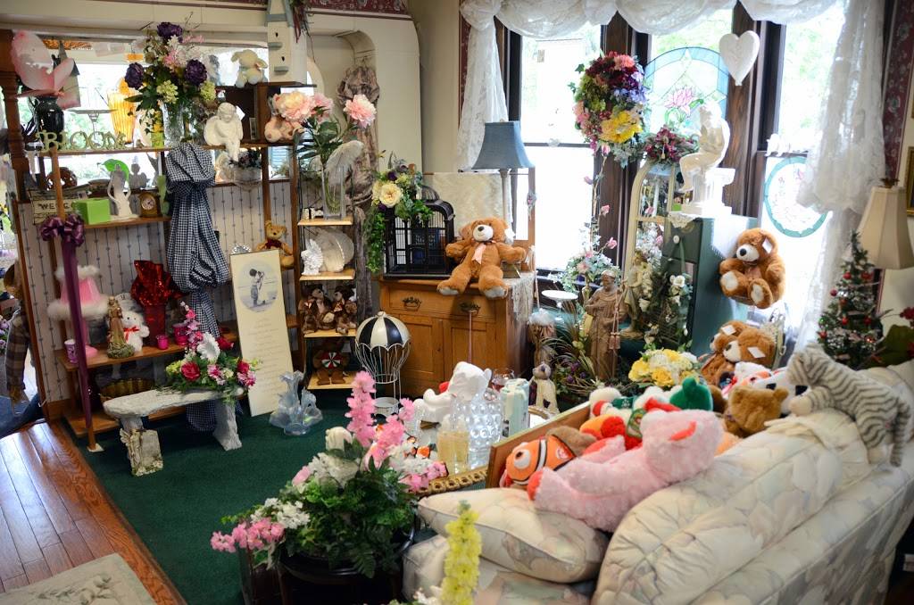 Pauls Flowers & Gifts | 5365 E Washington St, Indianapolis, IN 46219, USA | Phone: (317) 353-2166