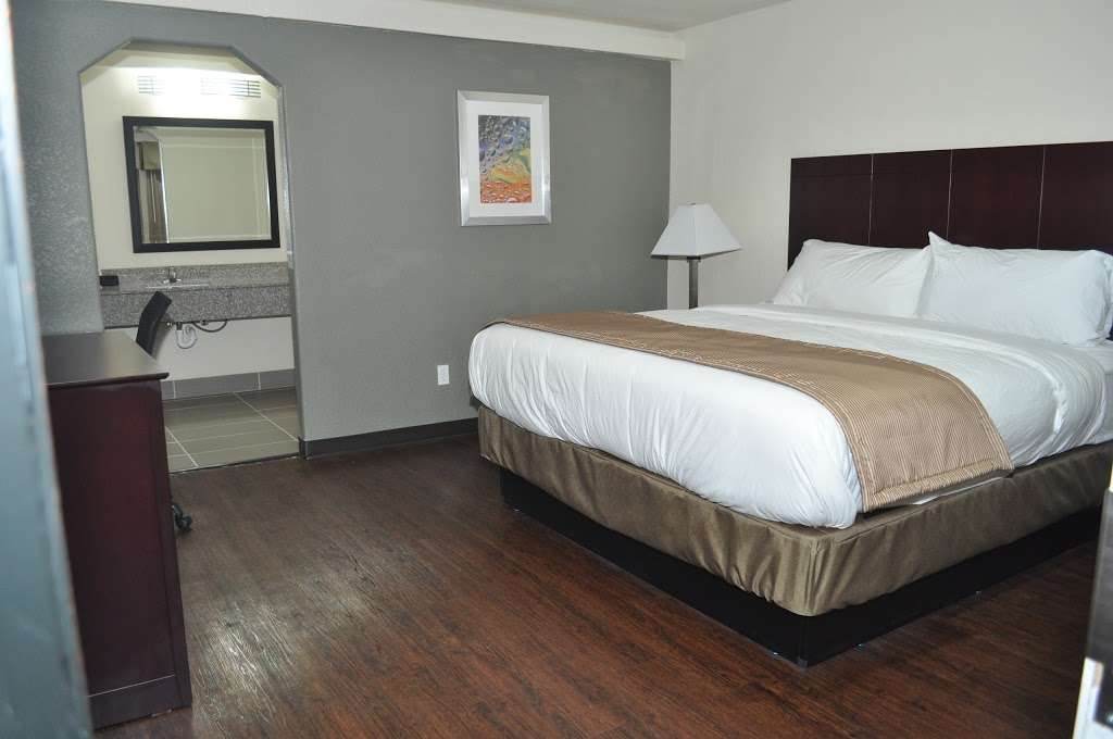 Trinity Suites Downtown Dallas | 1126 E 8th St, Dallas, TX 75203, USA | Phone: (214) 942-3872