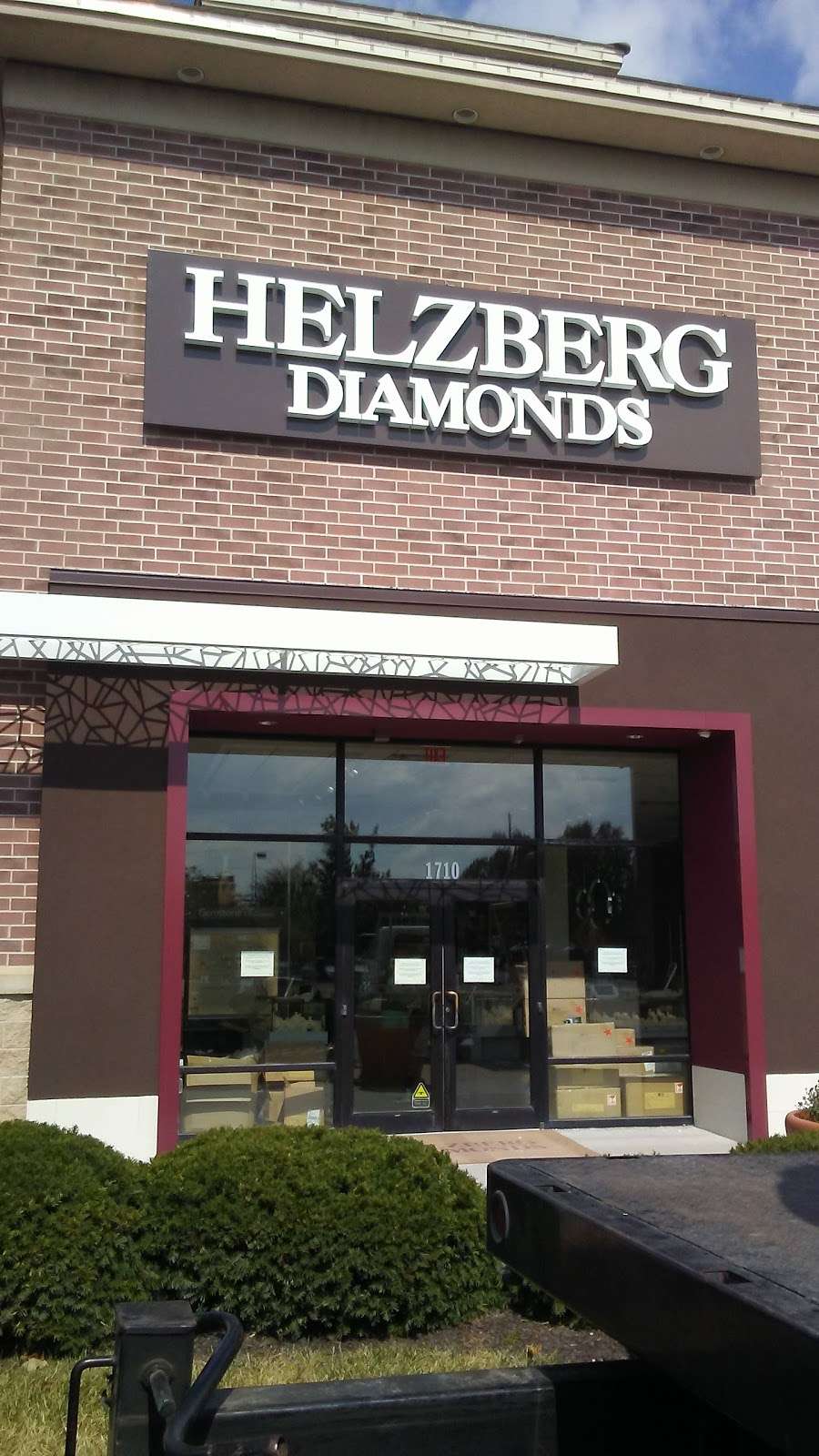 Helzberg Diamonds | 1710 NW Chipman Rd Space MB10, Lees Summit, MO 64081, USA | Phone: (816) 524-2242