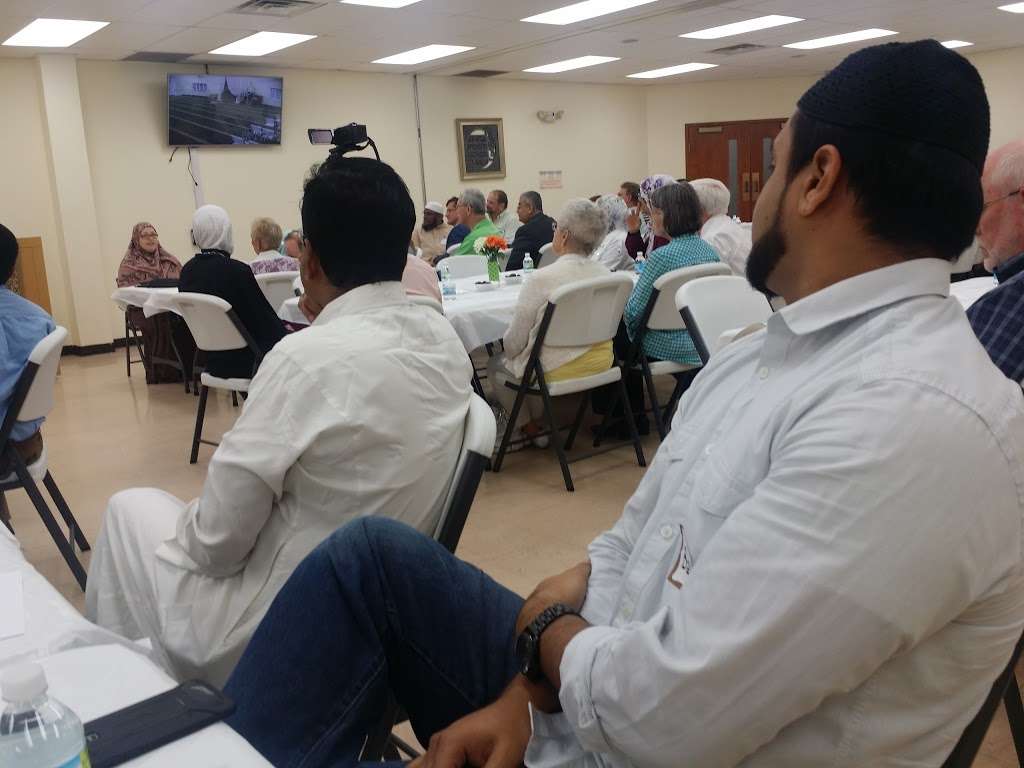 Islamic Center of Wheaton | 900 E Geneva Rd, Wheaton, IL 60187, USA | Phone: (630) 480-7592