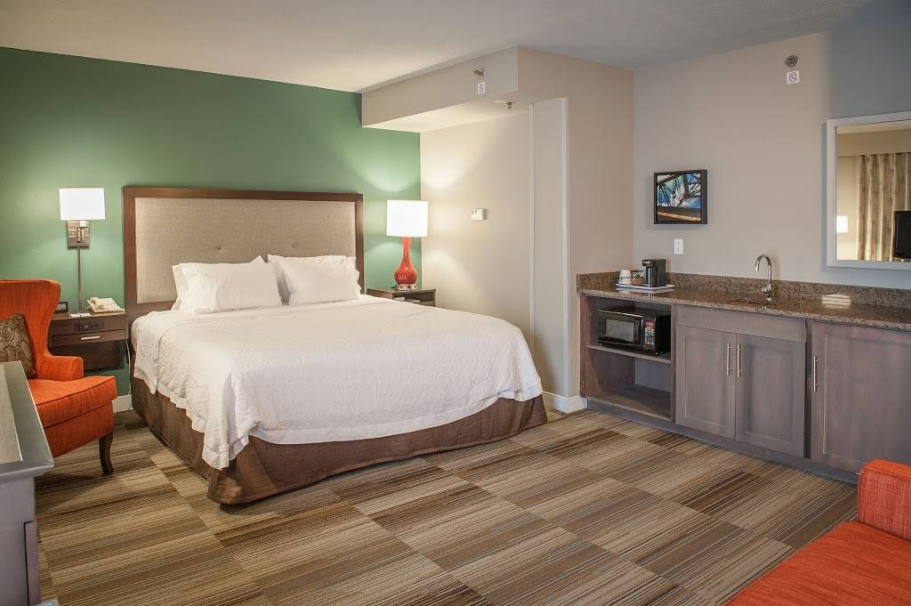 Hampton Inn & Suites New Orleans-Convention Center | 1201 Convention Center Blvd, New Orleans, LA 70130, USA | Phone: (504) 566-9990