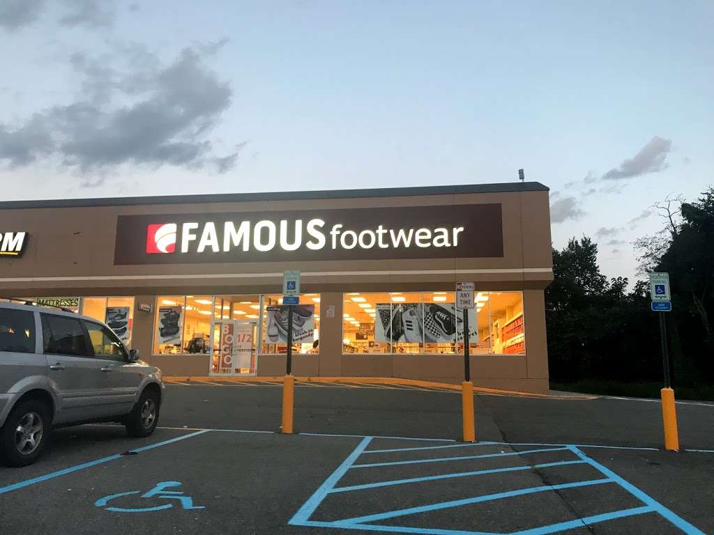 famous footwear telephone number