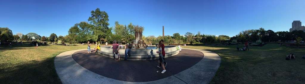 Hans Christian Andersen statue | 2000-2058 N Stockton Dr, Chicago, IL 60614, USA