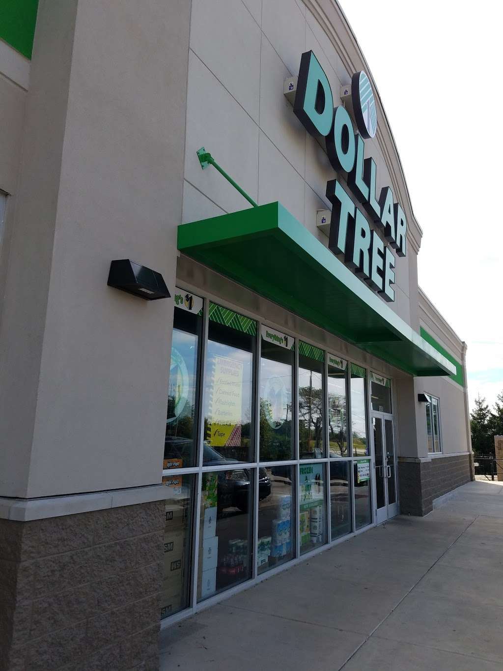Dollar Tree | 1605 W Southport Rd, Indianapolis, IN 46217, USA | Phone: (317) 883-1328