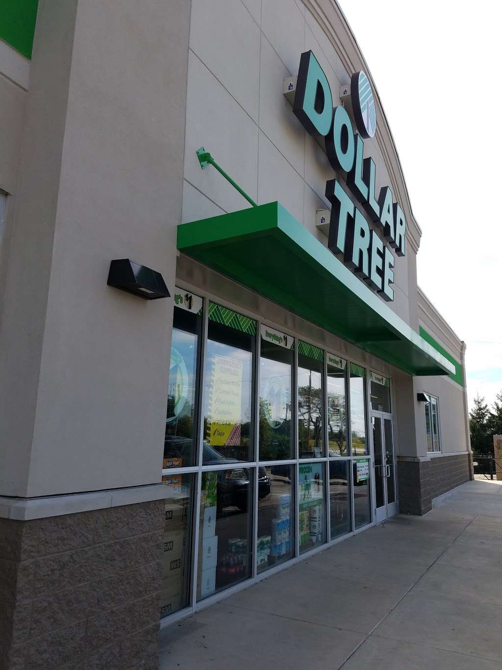 Dollar Tree | 1605 W Southport Rd, Indianapolis, IN 46217 | Phone: (317) 883-1328