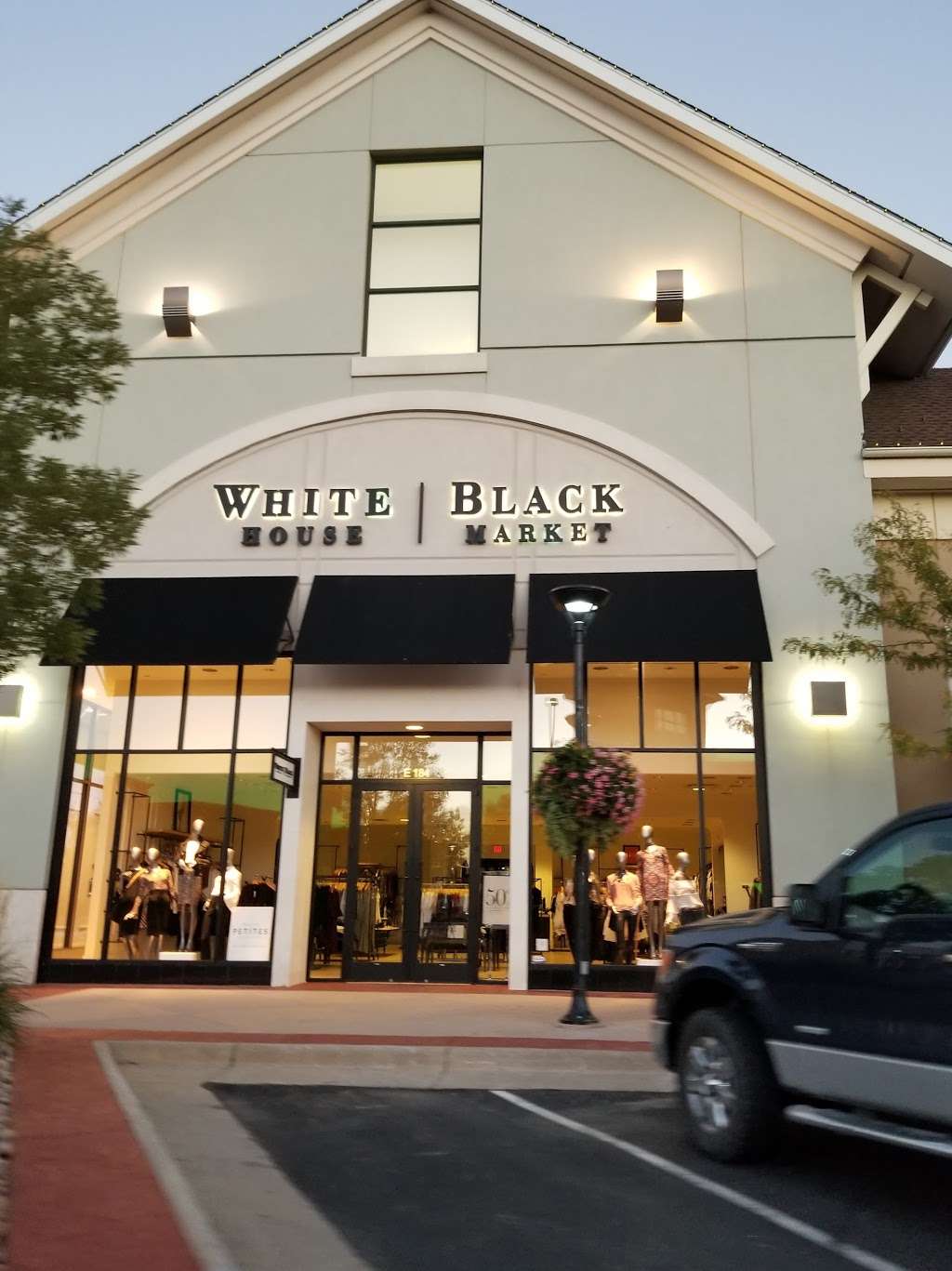 White House Black Market | 5943 Sky Pond Dr Unit 178, Loveland, CO 80538, USA | Phone: (970) 667-2002