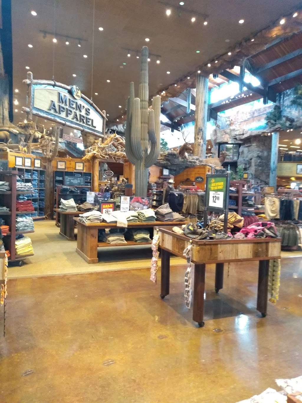 Bass Pro Shops Tracker Boat Center | 1133 N Dobson Rd, Mesa, AZ 85201, USA | Phone: (602) 606-5600