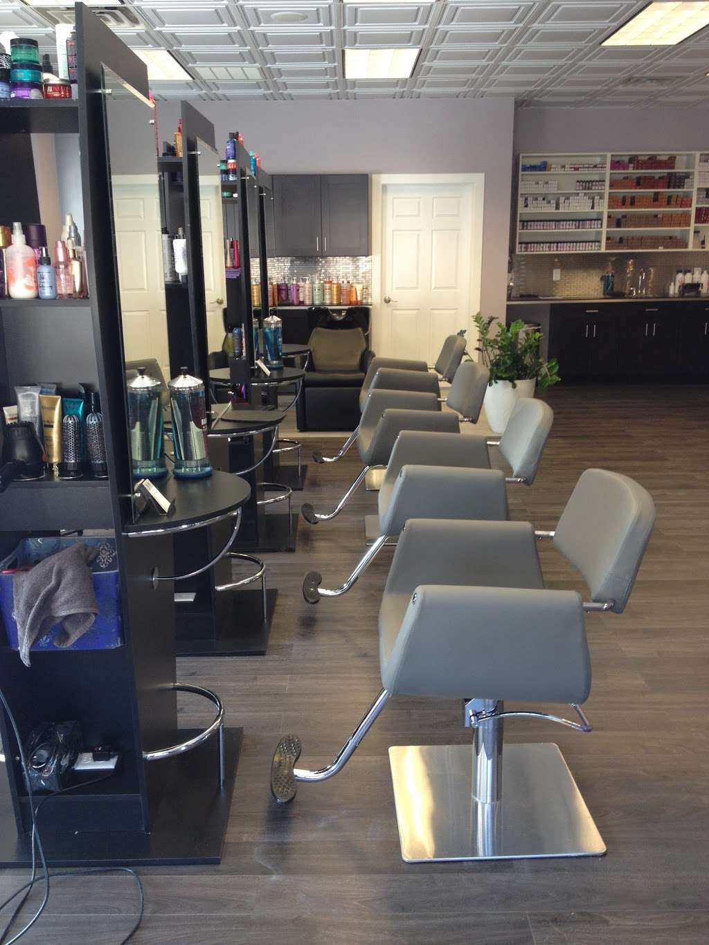 Le Palais Hair Lounge | 1011 NJ-70 Ste. D, Brielle, NJ 08730, USA | Phone: (732) 451-6689