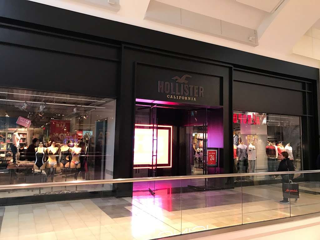 hollister garden state plaza