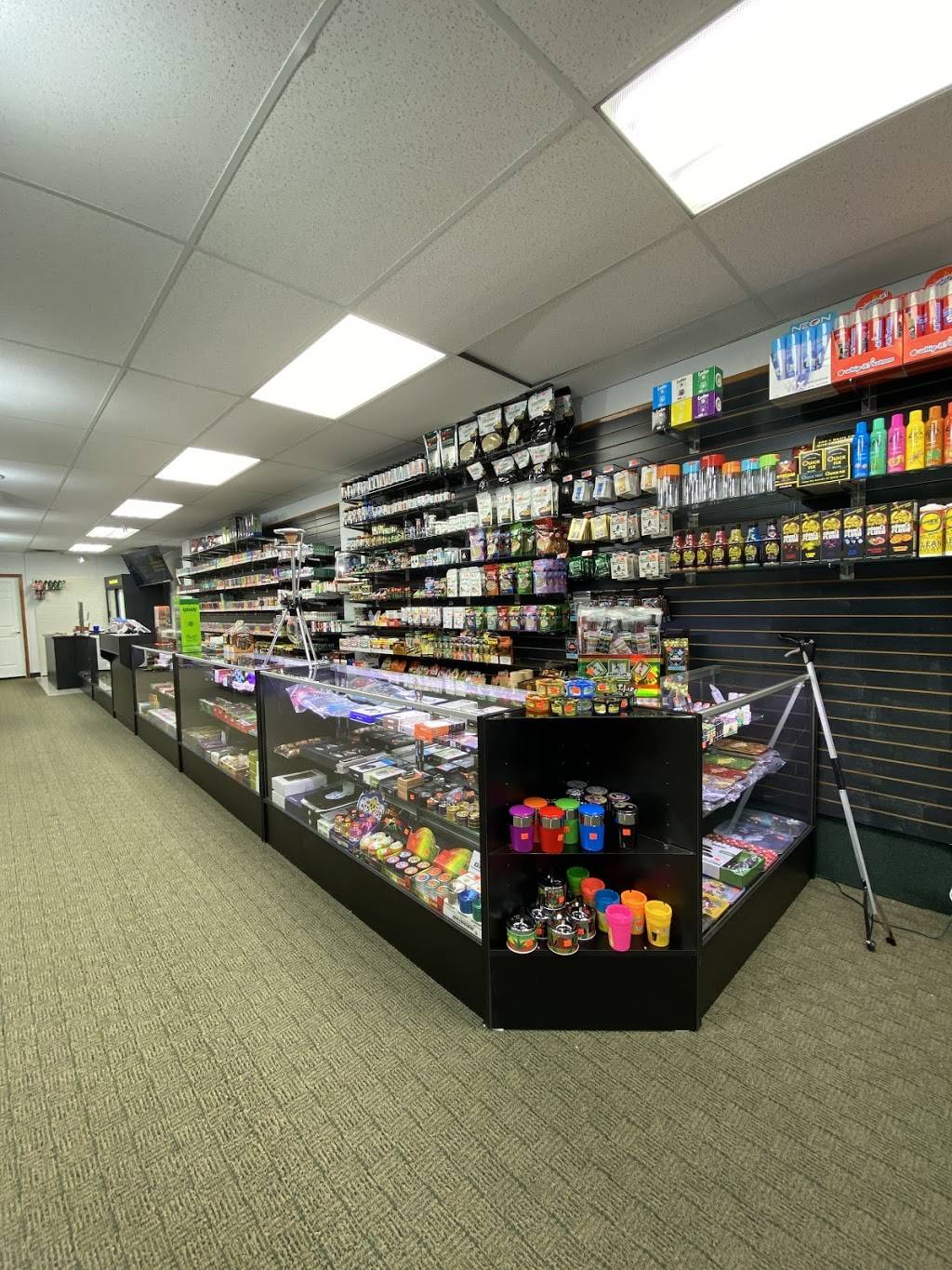 Sky high tobacoo & vape | 15517 S Dixie Hwy, Monroe, MI 48161, USA | Phone: (734) 639-2391