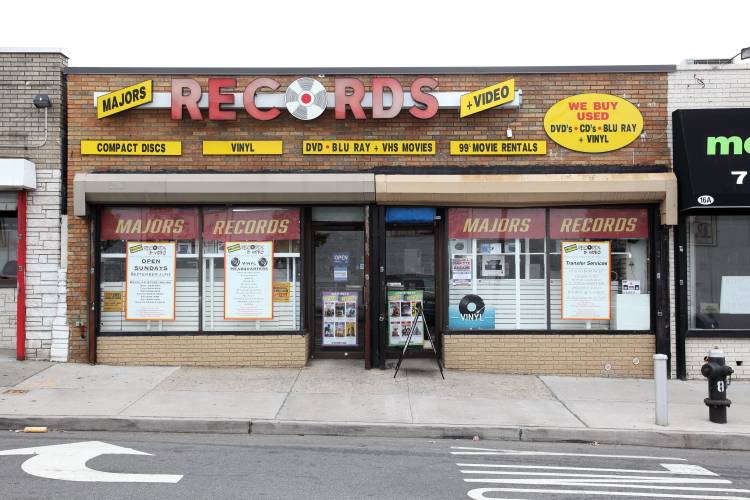 Majors Records & Video | 12 Barrett Ave, Staten Island, NY 10302, USA | Phone: (718) 442-3462