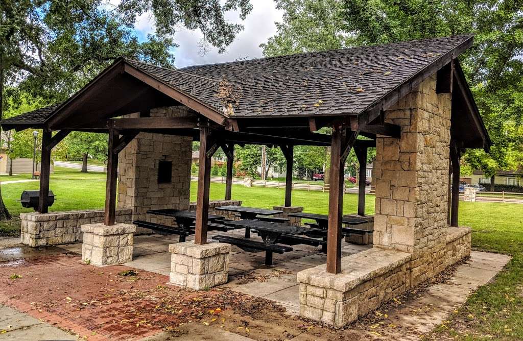 Neale Peterson Park | 6136 Mission Rd, Fairway, KS 66205, USA | Phone: (913) 722-3161