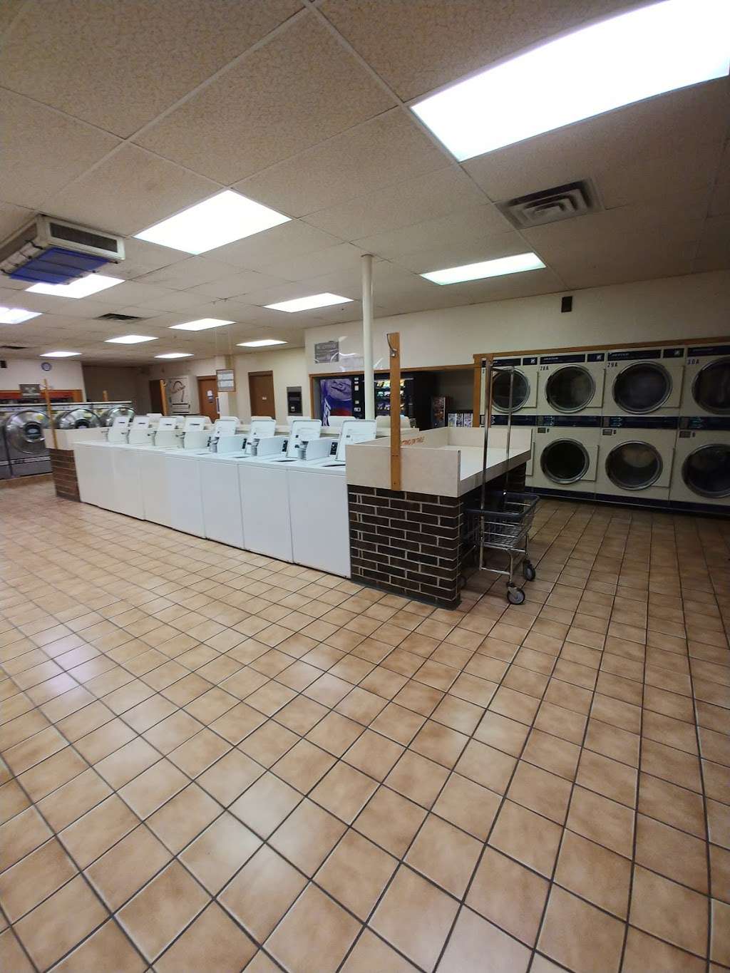 Suds Your Duds | 4830 W Vliet St, Milwaukee, WI 53208, USA | Phone: (414) 475-6464