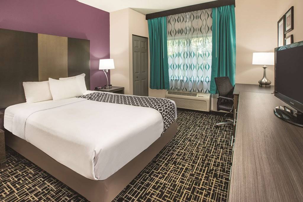 La Quinta Inn by Wyndham Indianapolis North at Pyramids | 3880 W 92nd St, Indianapolis, IN 46268, USA | Phone: (317) 872-3100