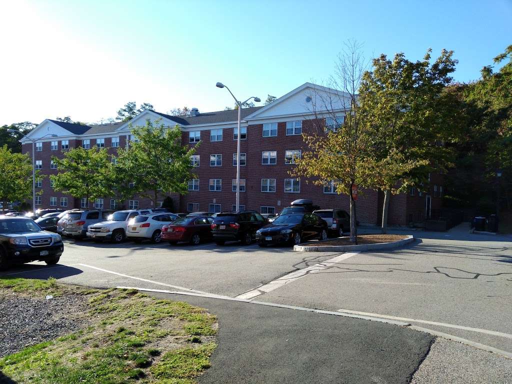 Kresge & Forest Residence Halls | 29- アメリカ合衆国, 93 Forest St, Waltham, MA 02452, USA