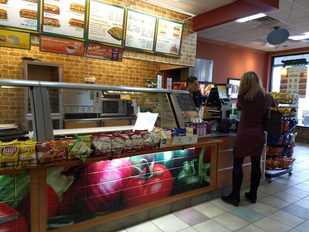 Subway Restaurants | 650-D Northwest Highway, Store #10, Village Green Shopping Center, Park Ridge, IL 60068, USA | Phone: (847) 692-4186