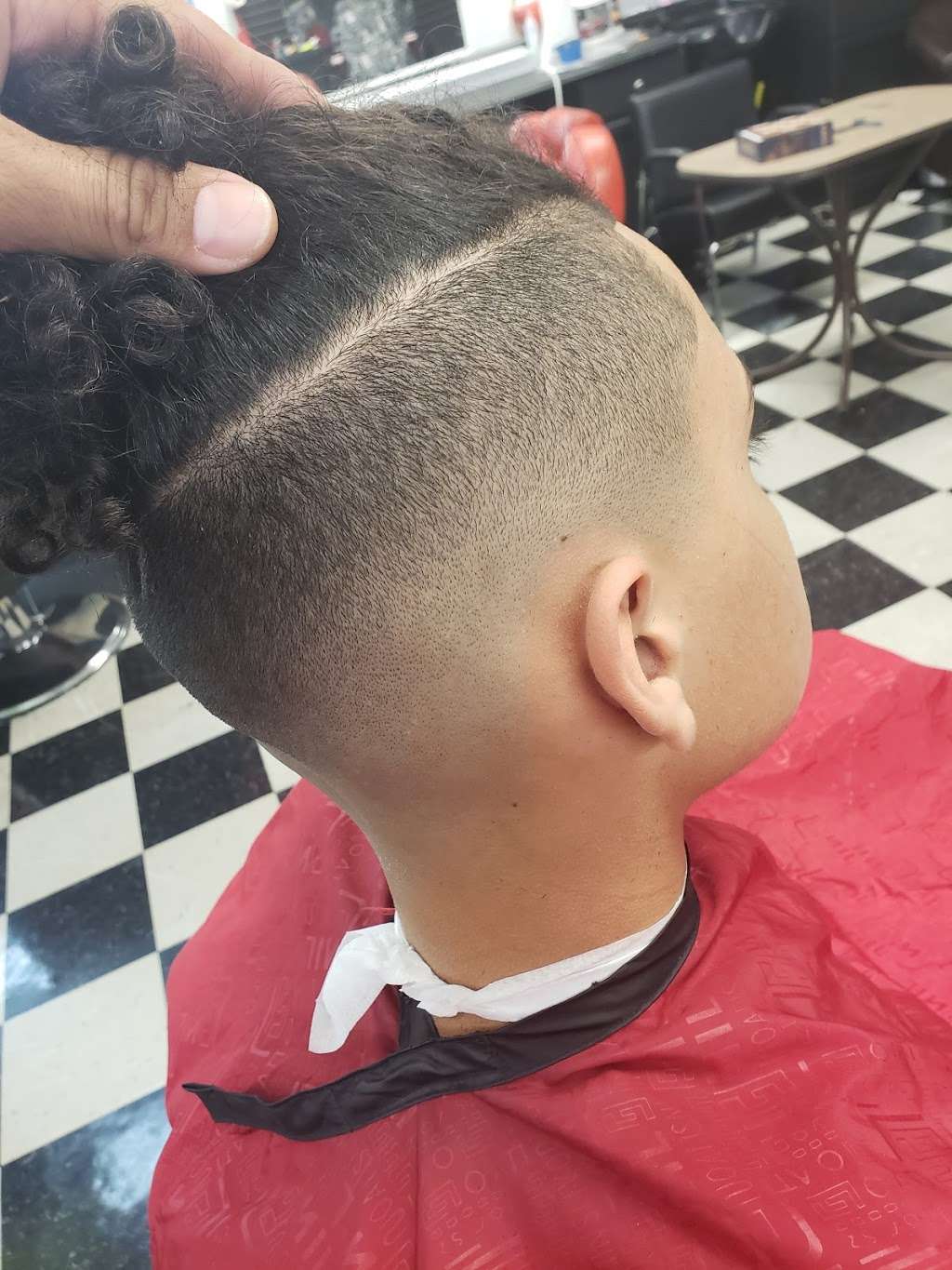 Jonh star barber cuts | 2438 US-92 E, Lakeland, FL 33801, USA | Phone: (863) 333-0551
