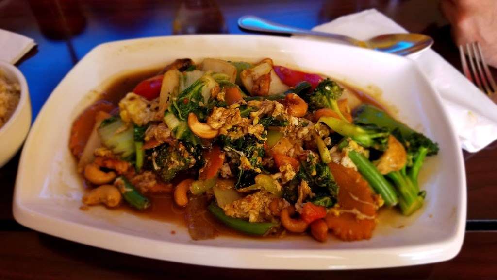 Summit Thai Cuisine | 320 NJ-10 # 9, East Hanover, NJ 07936, USA | Phone: (973) 887-8815