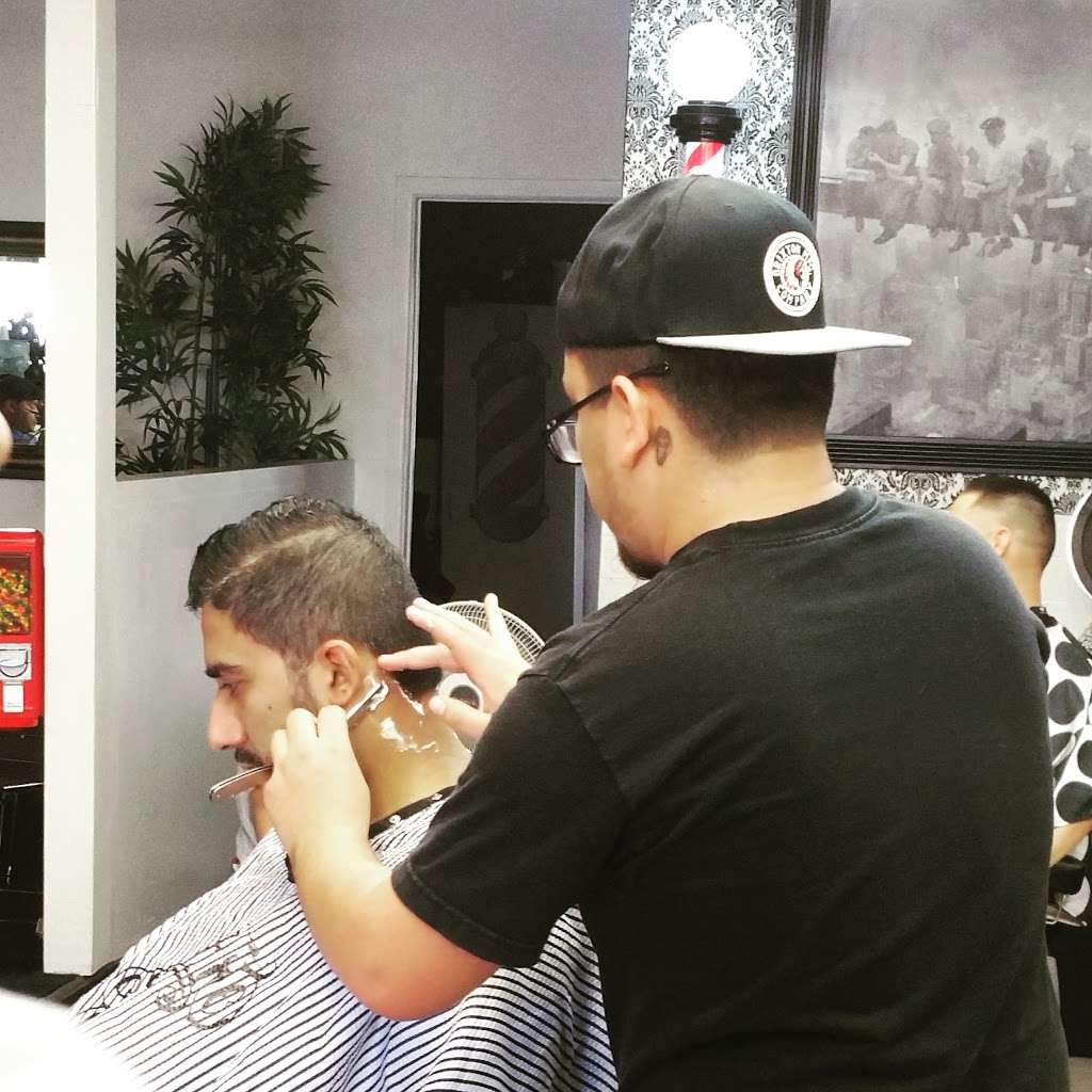 Lizs barber and salon | 15598 Gale Ave, Hacienda Heights, CA 91745 | Phone: (626) 820-9382