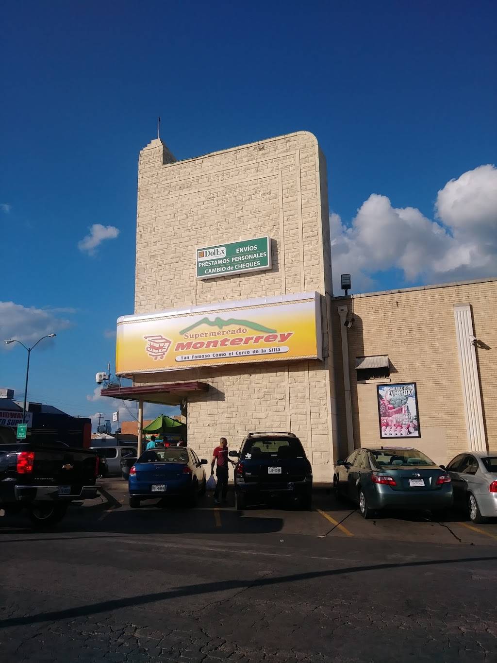 Super Mercado Monterrey | 300 E Jefferson Blvd, Dallas, TX 75203, USA | Phone: (214) 943-1086