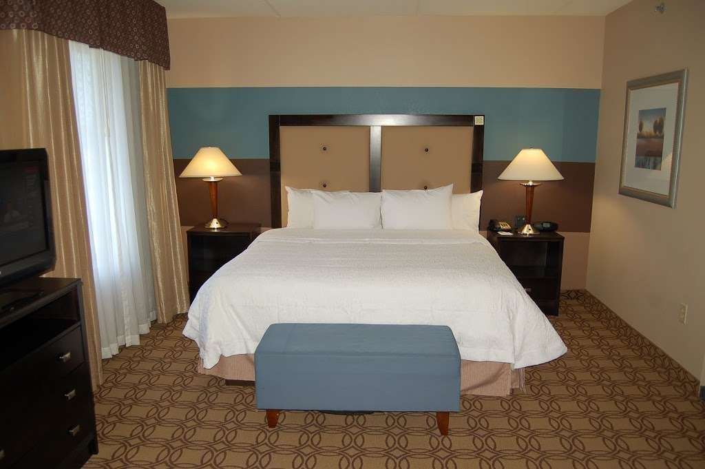 Hampton Inn & Suites Charlotte-Airport | 2731 Little Rock Rd, Charlotte, NC 28214, USA | Phone: (704) 394-6455