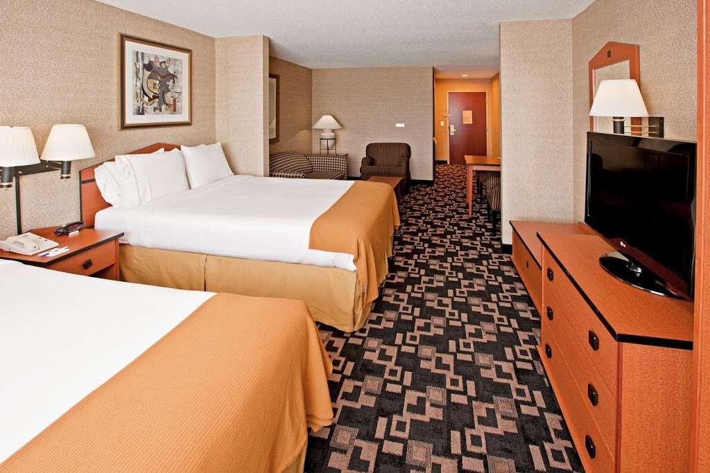 Holiday Inn Express & Suites Greenwood | 1180 Wilson Dr, Greenwood, IN 46143, USA | Phone: (317) 881-0600