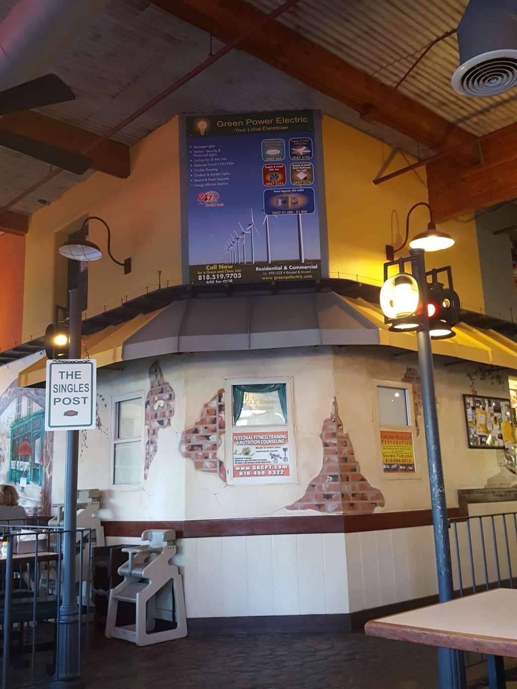 Lamppost Pizza | 1145 Lindero Canyon Rd, Westlake Village, CA 91362, USA | Phone: (818) 879-2195