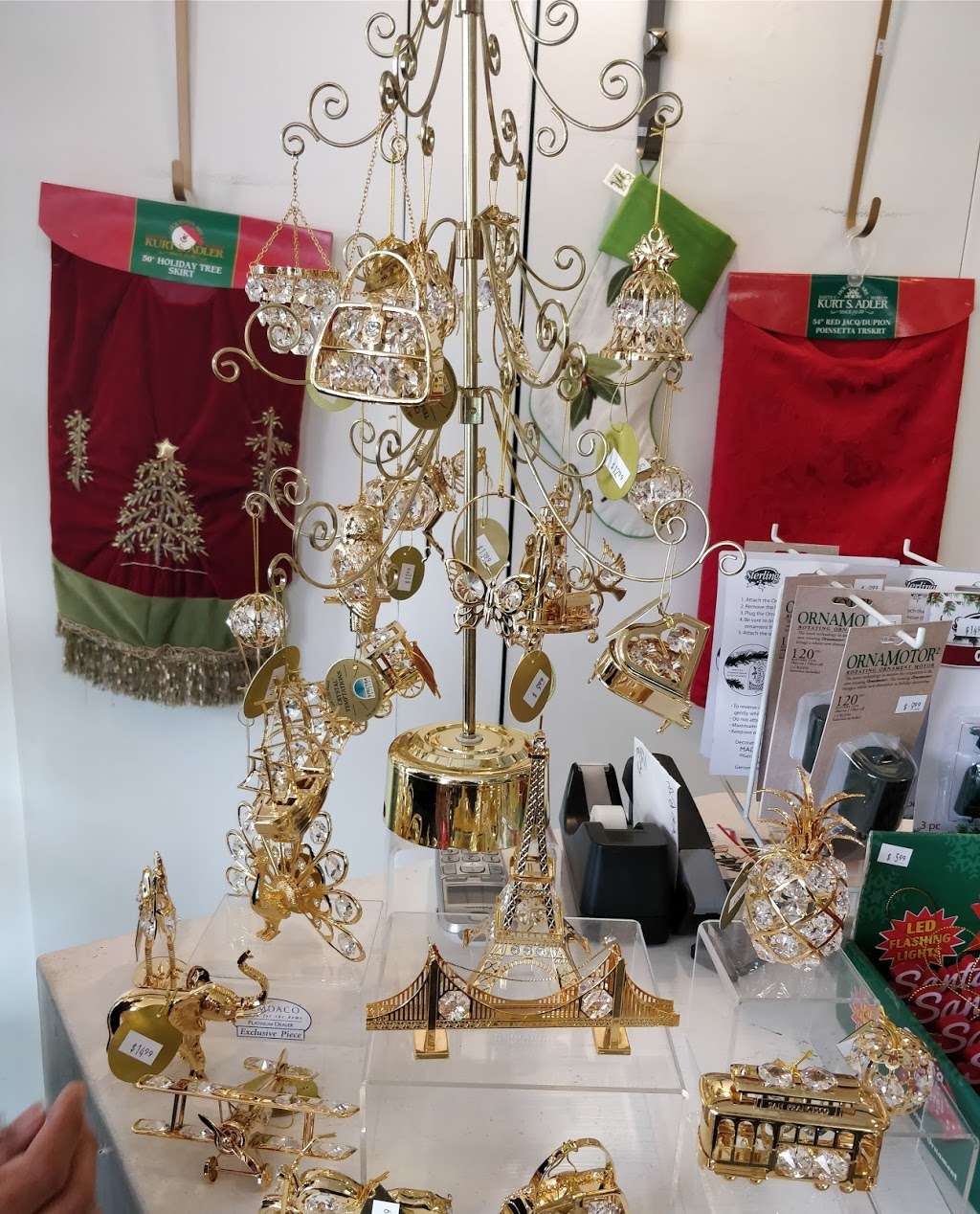 The Holiday Shoppe | 660 Bridgeway, Sausalito, CA 94965, USA | Phone: (415) 332-7432