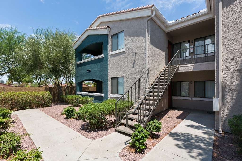 Morada West Apartments | 6161 W McDowell Rd, Phoenix, AZ 85035, USA | Phone: (623) 322-1100