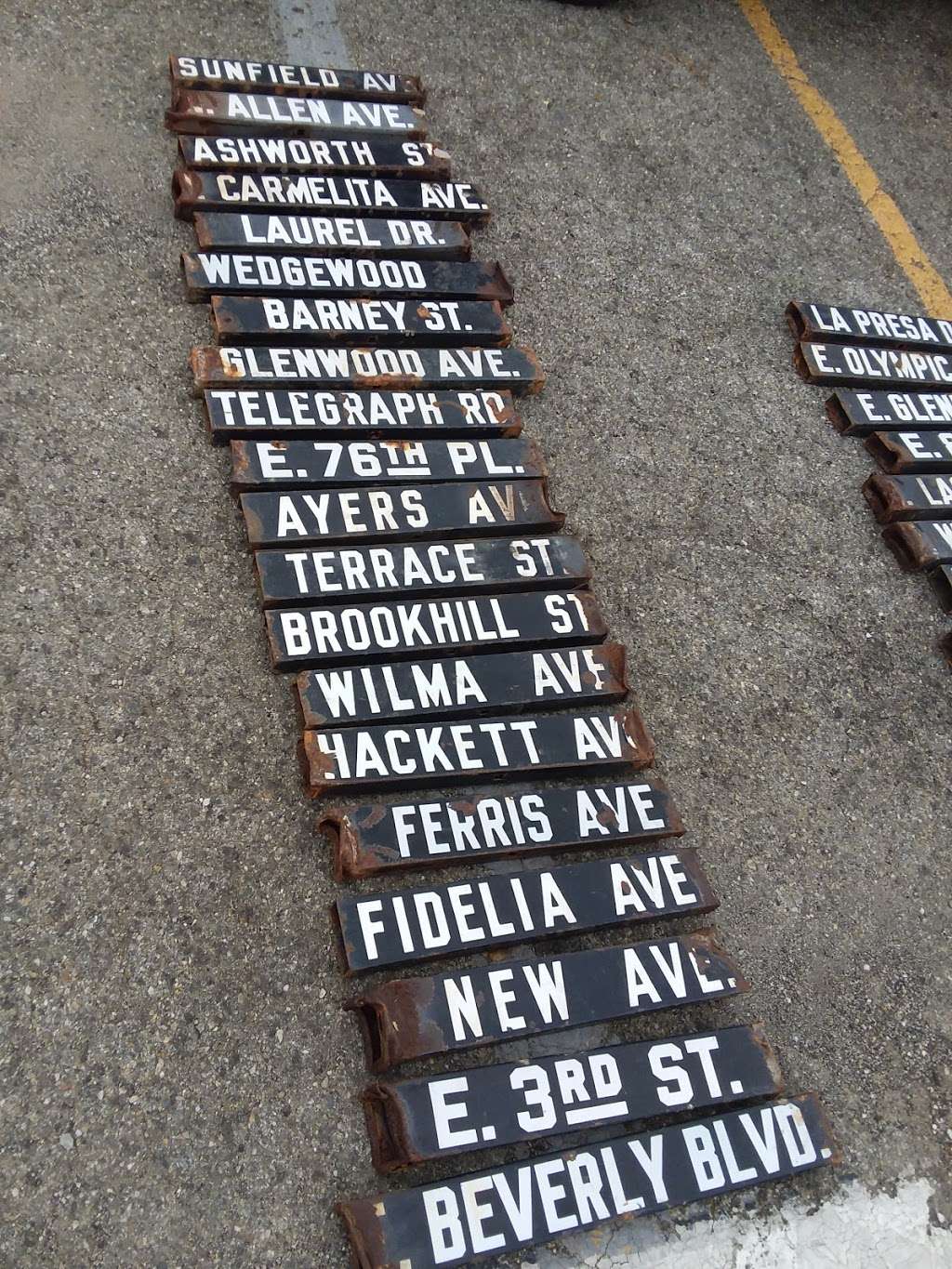 Vintage Street Signs | 10146 Gish Ave, Los Angeles, CA 91042, USA | Phone: (818) 213-8202