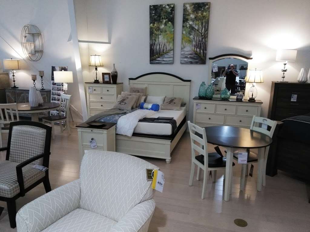 Home Design Furniture | 13891 US-441, Lady Lake, FL 32159, USA | Phone: (352) 973-2331