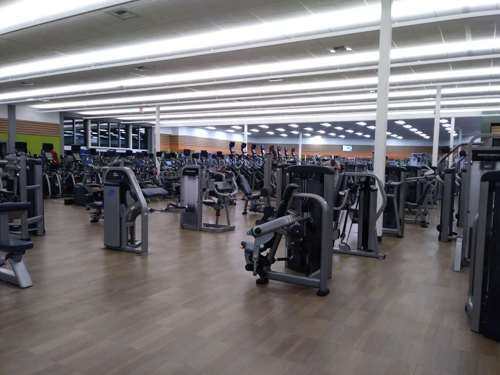 LA Fitness | 28015 Greenspot Rd, Highland, CA 92346, USA | Phone: (909) 742-5131