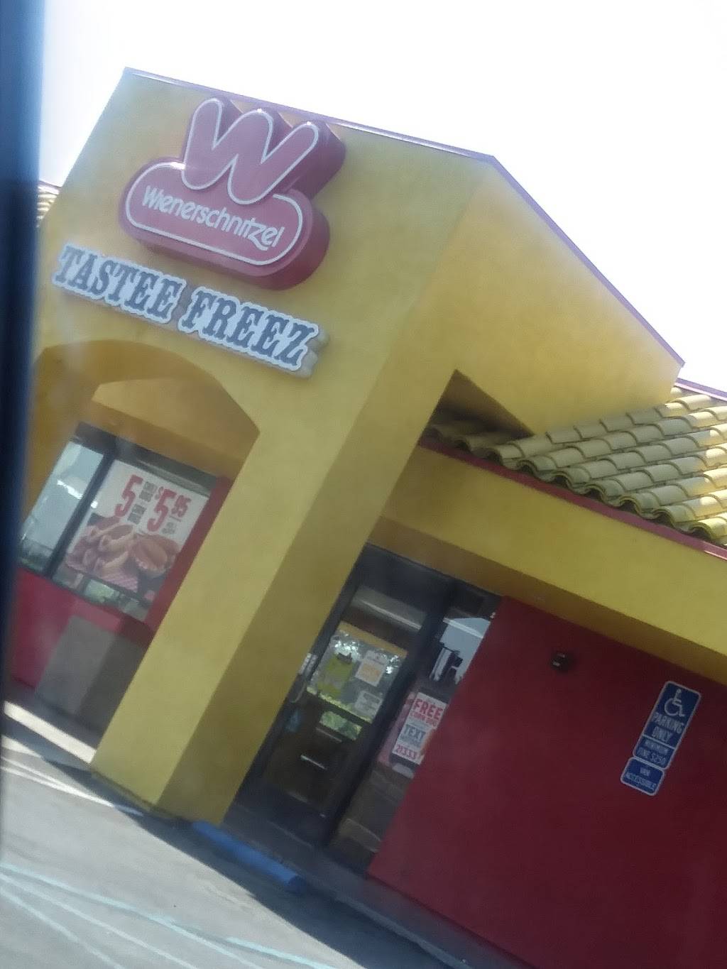 Wienerschnitzel | 5950 CA-99, Stockton, CA 95212, USA | Phone: (209) 931-2361