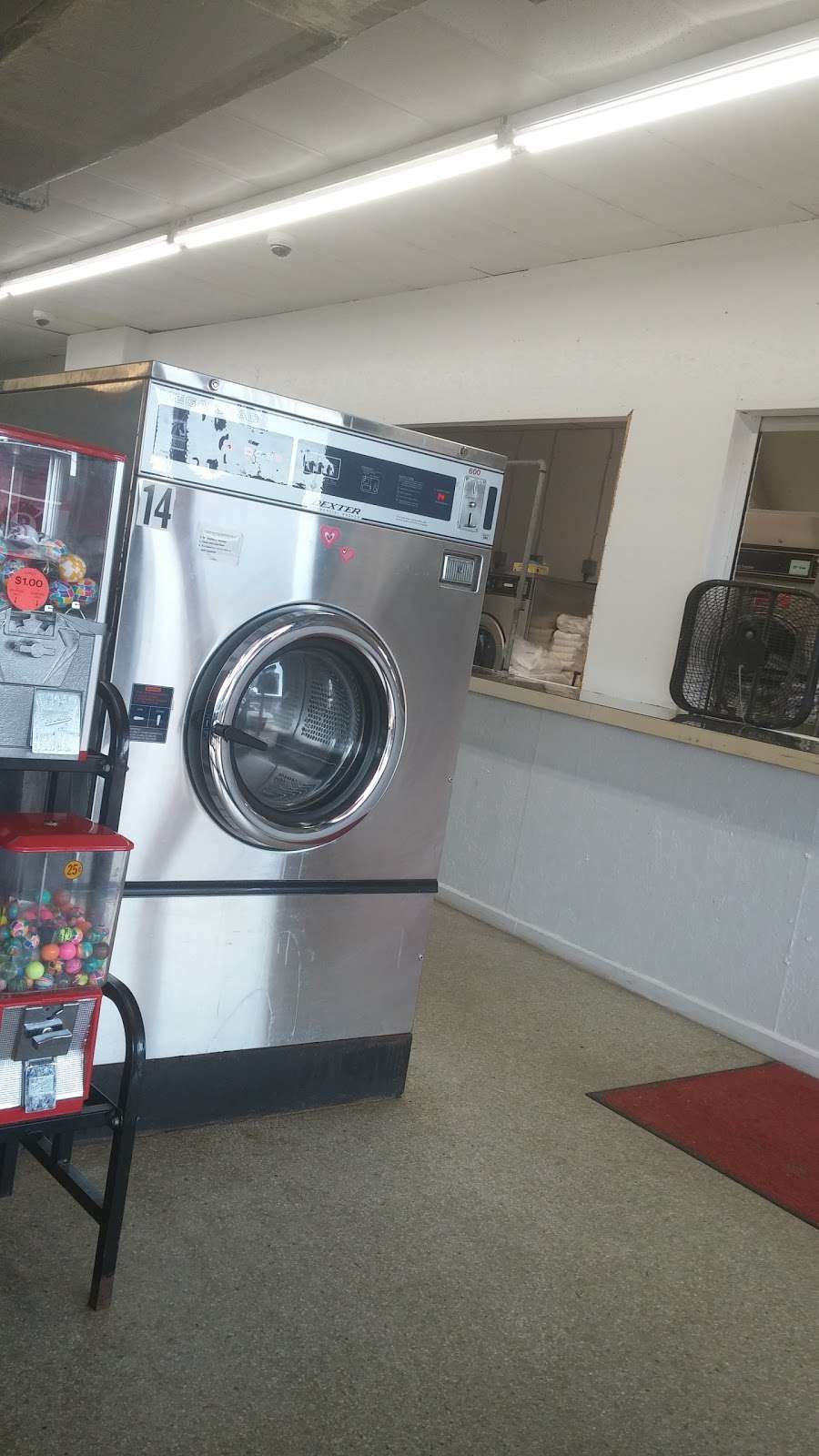 Action Coin Laundry and Drycleaners | 1131 N Courtenay Pkwy, Merritt Island, FL 32953, USA | Phone: (321) 452-2555