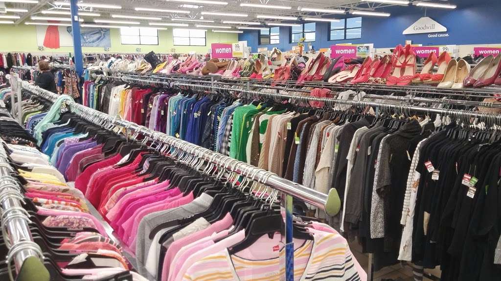 Goodwill Store | 55 Carr Hill Rd, Columbus, IN 47201, USA | Phone: (812) 669-1943