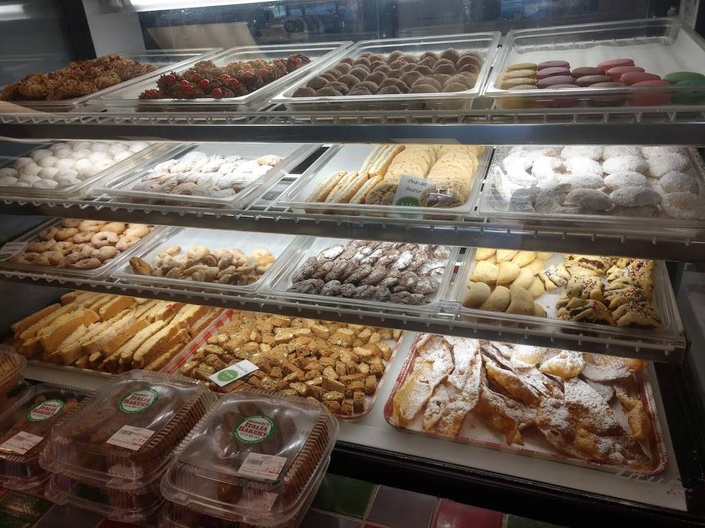 Mancinis Italia Bakery | 571 Erie St E, Windsor, ON N9A 3X8, Canada | Phone: (519) 255-7263