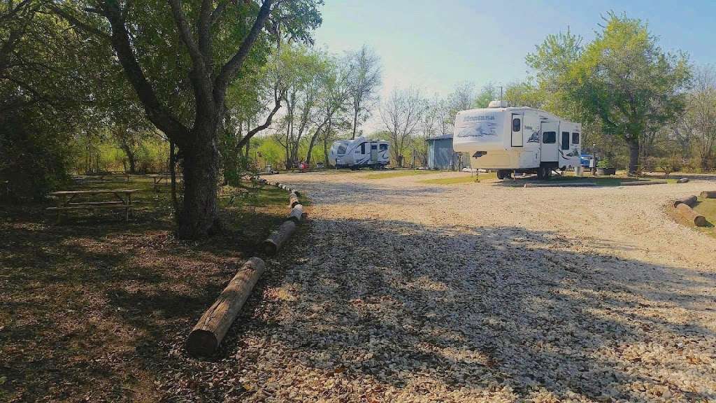 Yanawana Camp RV Park | 2322 E Chavaneaux, San Antonio, TX 78214, USA | Phone: (512) 496-8893