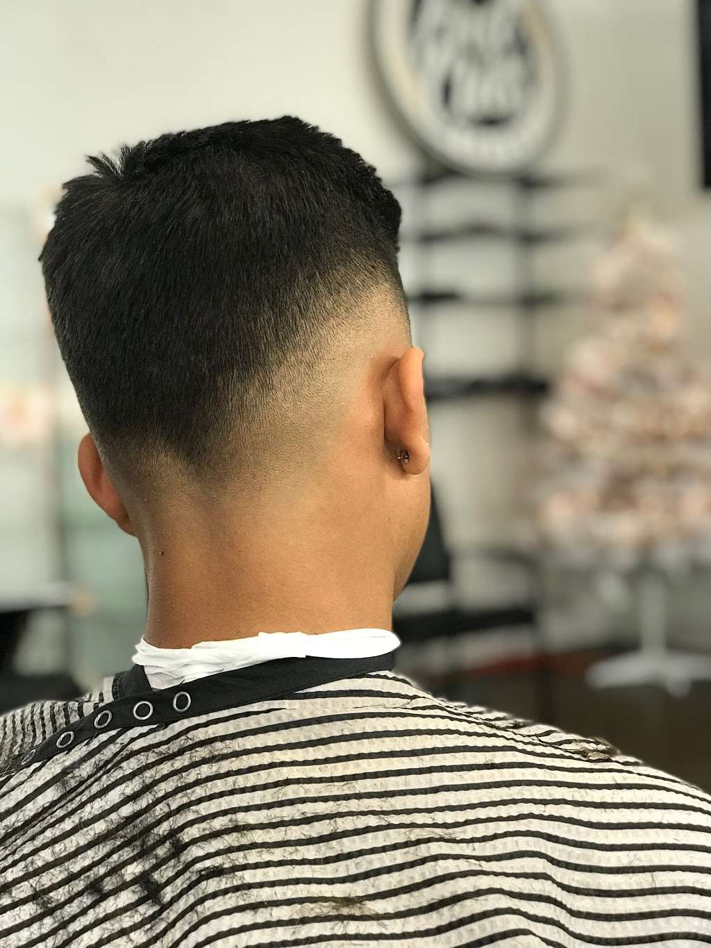 First Class Cuts | 1214 Duncanville Rd, Duncanville, TX 75116, USA | Phone: (214) 431-9362