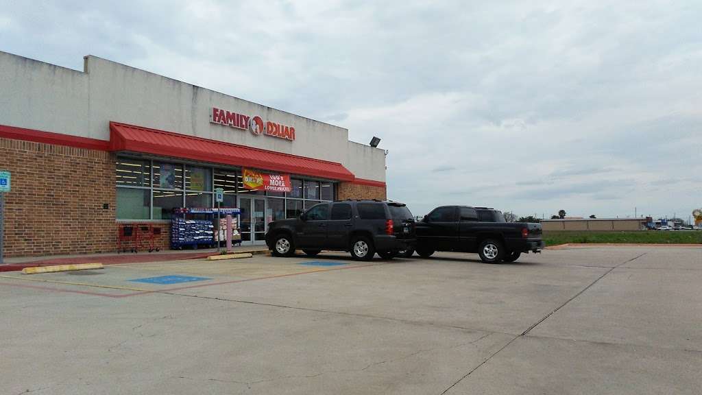 Family Dollar | 11303 Eagle Dr, Mont Belvieu, TX 77523, USA | Phone: (281) 576-5779