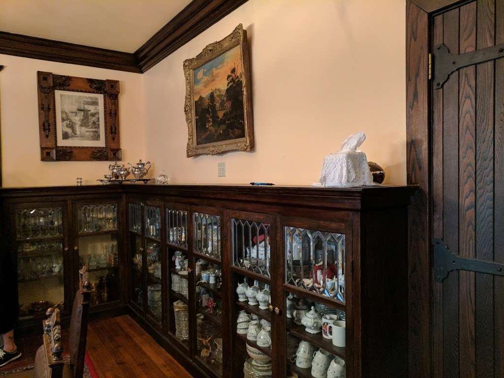 Gilded Cupid B & B | 40 W Broadway, Jim Thorpe, PA 18229, USA | Phone: (570) 325-5453