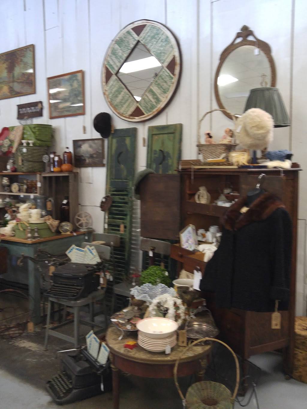 Lewisville Vintage | 6770 Shallowford Rd, Lewisville, NC 27023, USA | Phone: (336) 946-6163