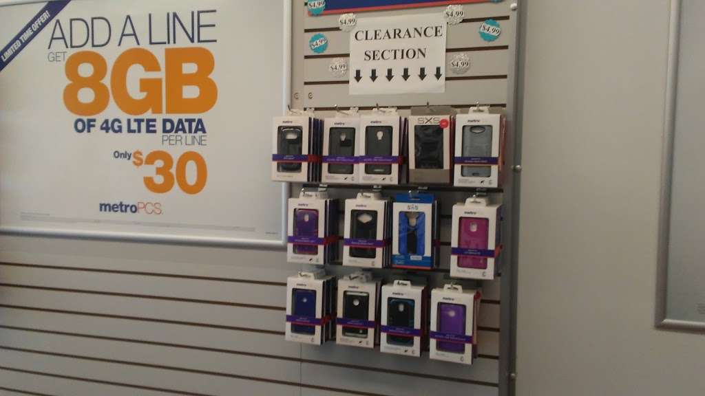Metro by T-Mobile | 1333 St Georges Ave, Colonia, NJ 07067, USA | Phone: (732) 388-2174
