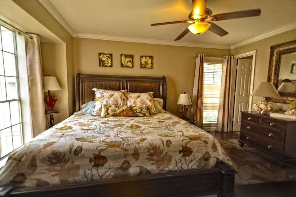 Docs Quarters at the Seawall | 7000 Seawall Blvd #534, Galveston, TX 77554, USA | Phone: (281) 703-4645