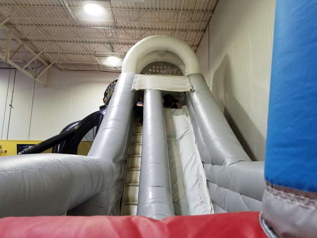 Bellas Bouncies Jump Center - Volo | 31223 N US Hwy 12, Volo, IL 60073, USA | Phone: (847) 546-7000