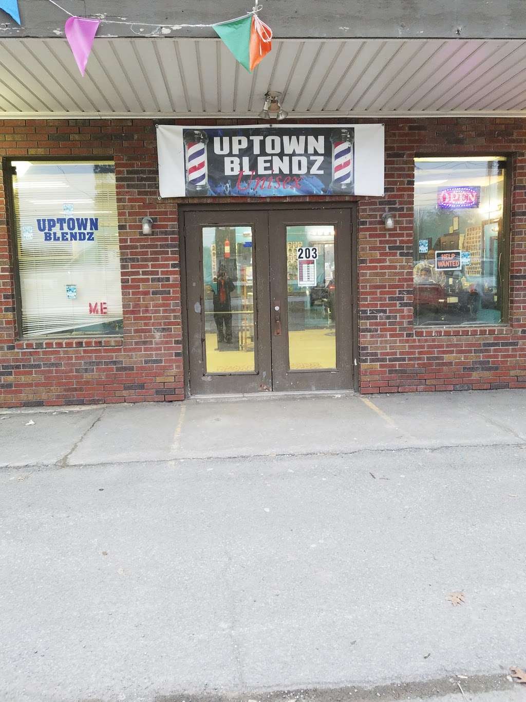Uptown Blendz | 396 Sterling Rd, Tobyhanna, PA 18466, USA | Phone: (570) 974-5445