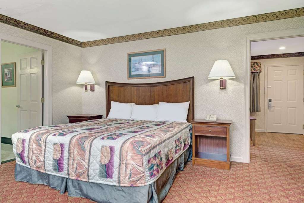 Days Inn by Wyndham Ridgefield | 296 Ethan Allen Hwy, Ridgefield, CT 06877 | Phone: (203) 438-3781