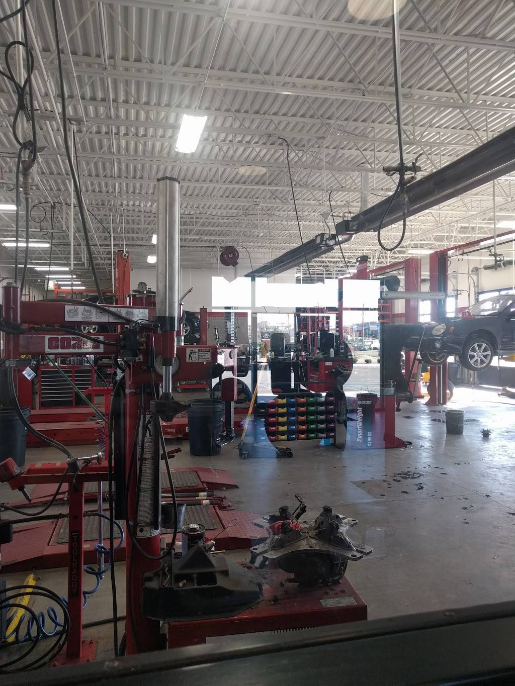 Big O Tires | 2550 Allison Ln, Jeffersonville, IN 47130, USA | Phone: (812) 282-2325