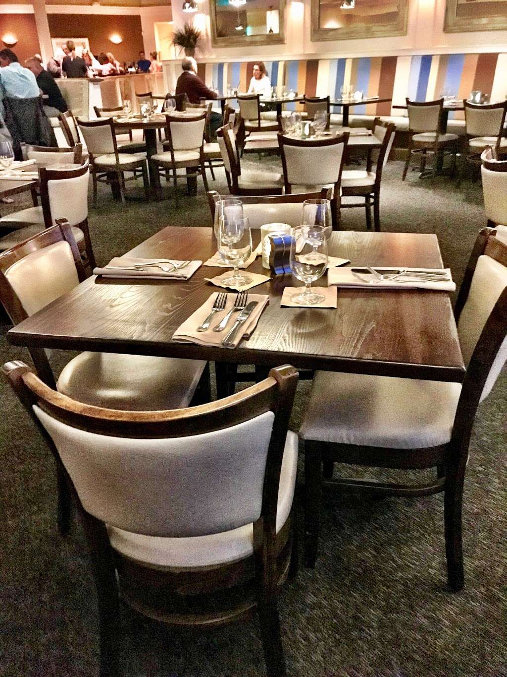 Seaglass Restaurant and Lounge | 4 Ocean Front N, Salisbury, MA 01952, USA | Phone: (978) 462-5800